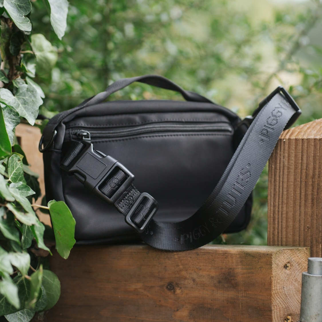 Walk+Wear Ultimate BumBag - Black - Image 2